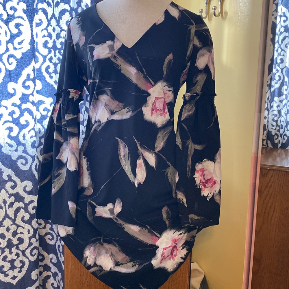 Gorgeous White House Black Market Floral Dress